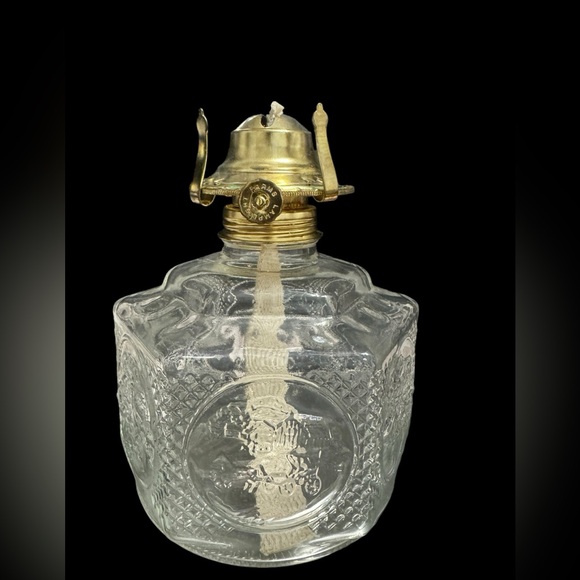 Vintage LampLight Farms Oil Lamp Clear Glass Base Horse & Buggy Design - Picture 4 of 12